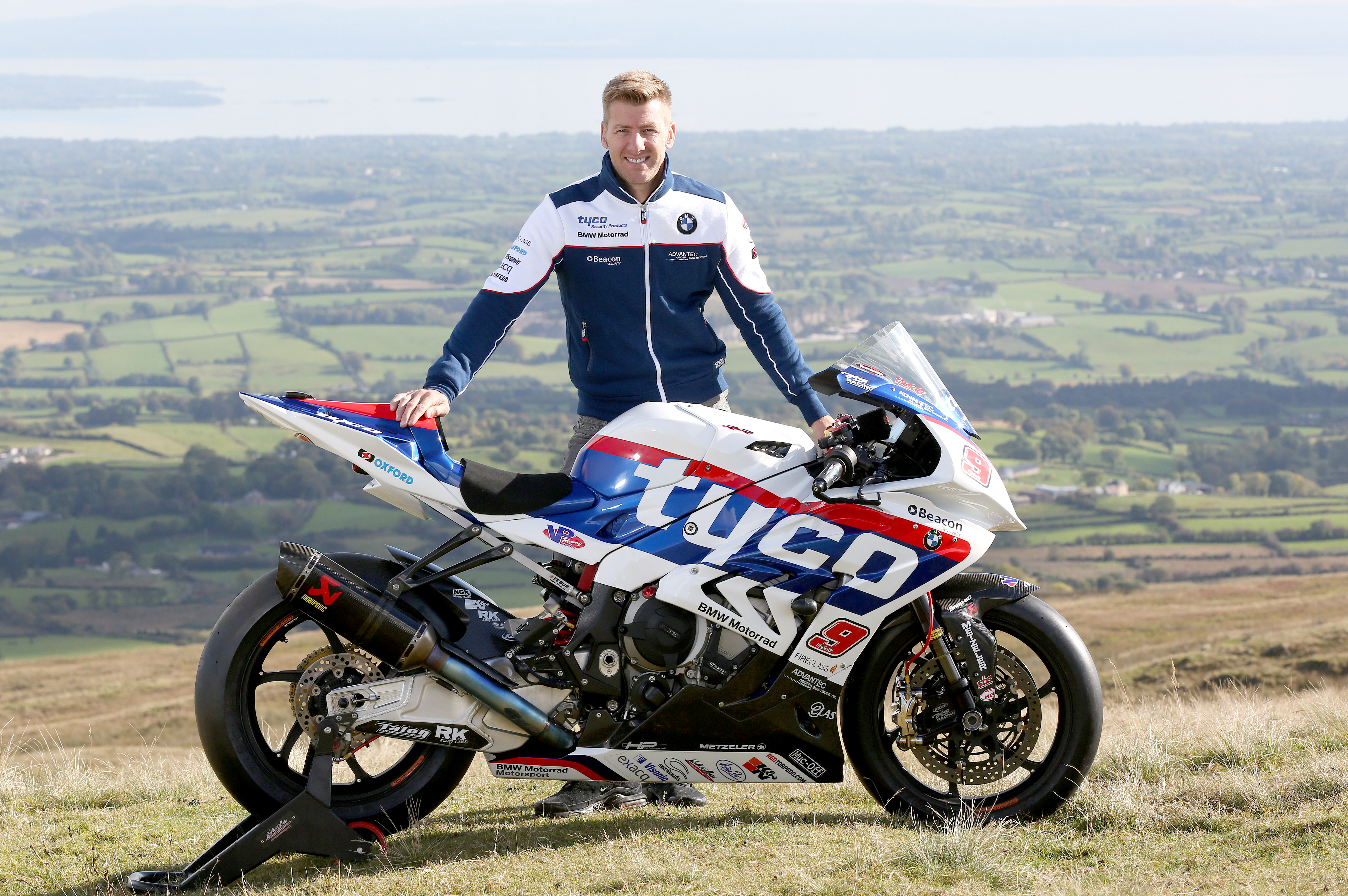 IAN HUTCHINSON TO RACE FOR TYCO BMW IN 2016 00264